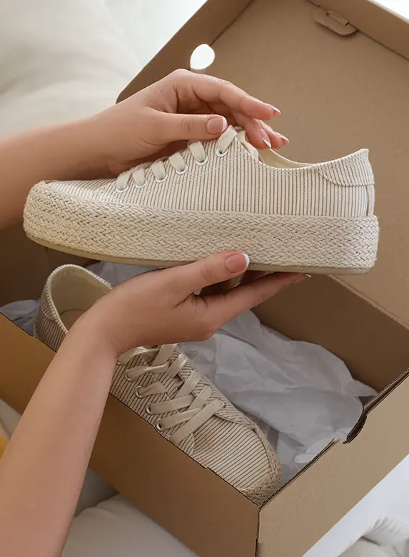 Les chaussures en toile Les chaussures en toile